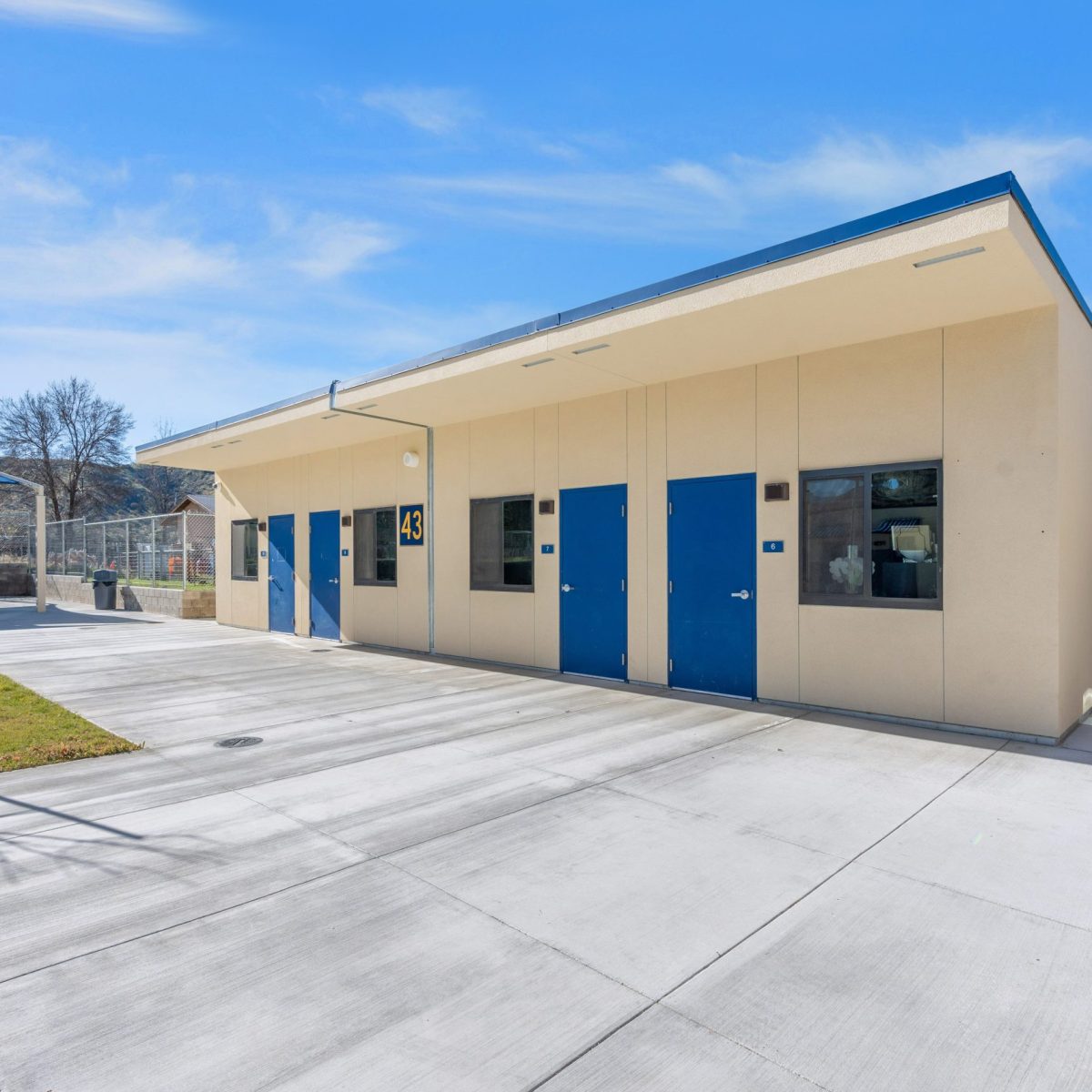 Buildings - Exterior Corridor With Doors - 01